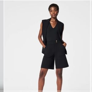 LARRY LEVINE BLACK BERMUDA SHORTS SIZE 8